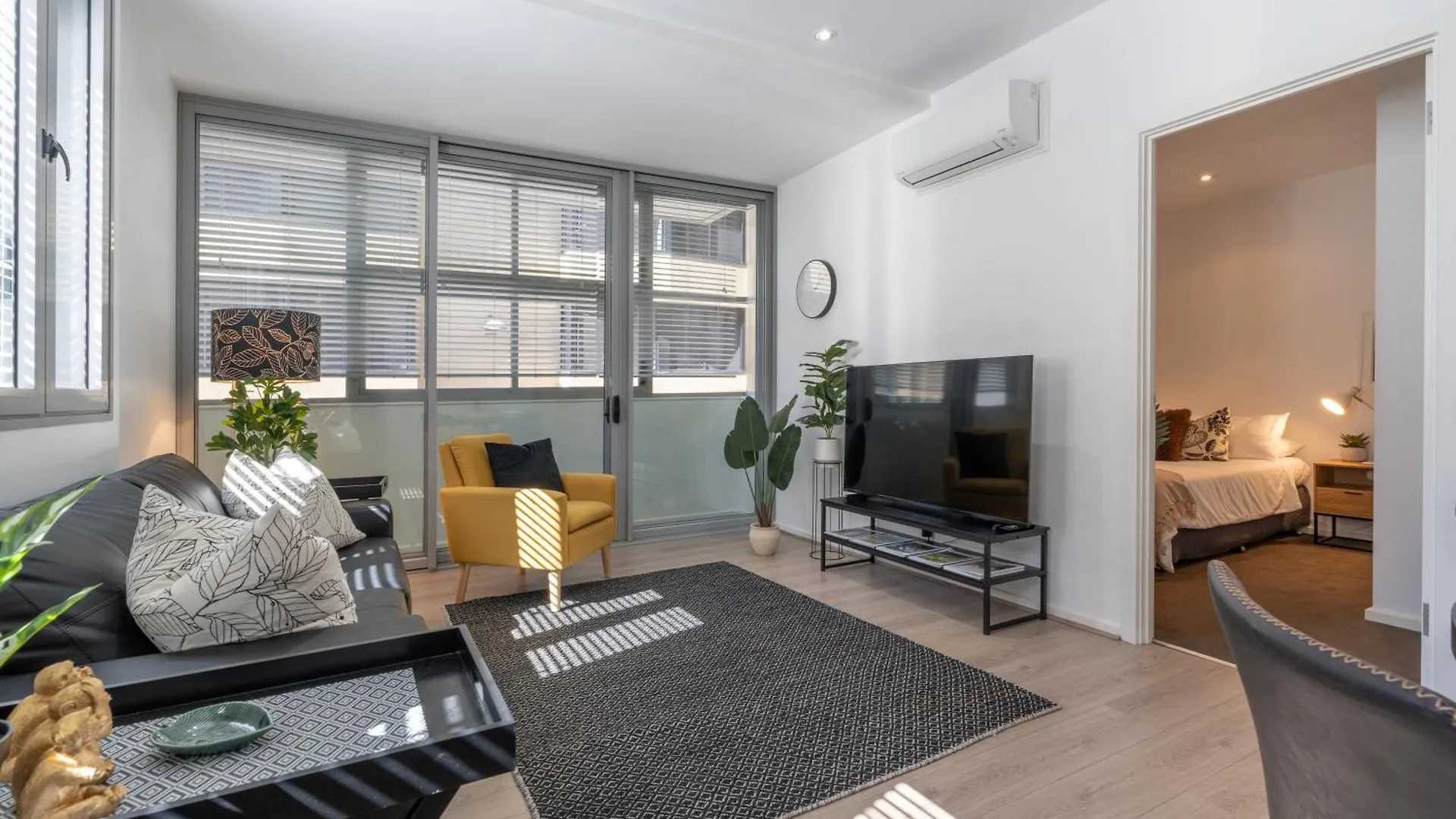 Artful Escape On York - 2X Carpark, Wifi, East End Apartment Adelaide