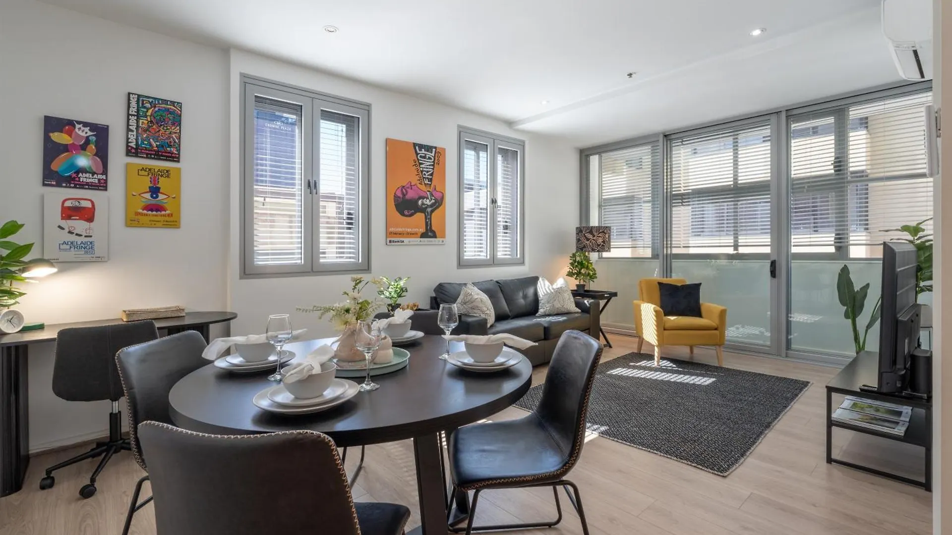 Artful Escape On York - 2X Carpark, Wifi, East End Apartment Adelaide