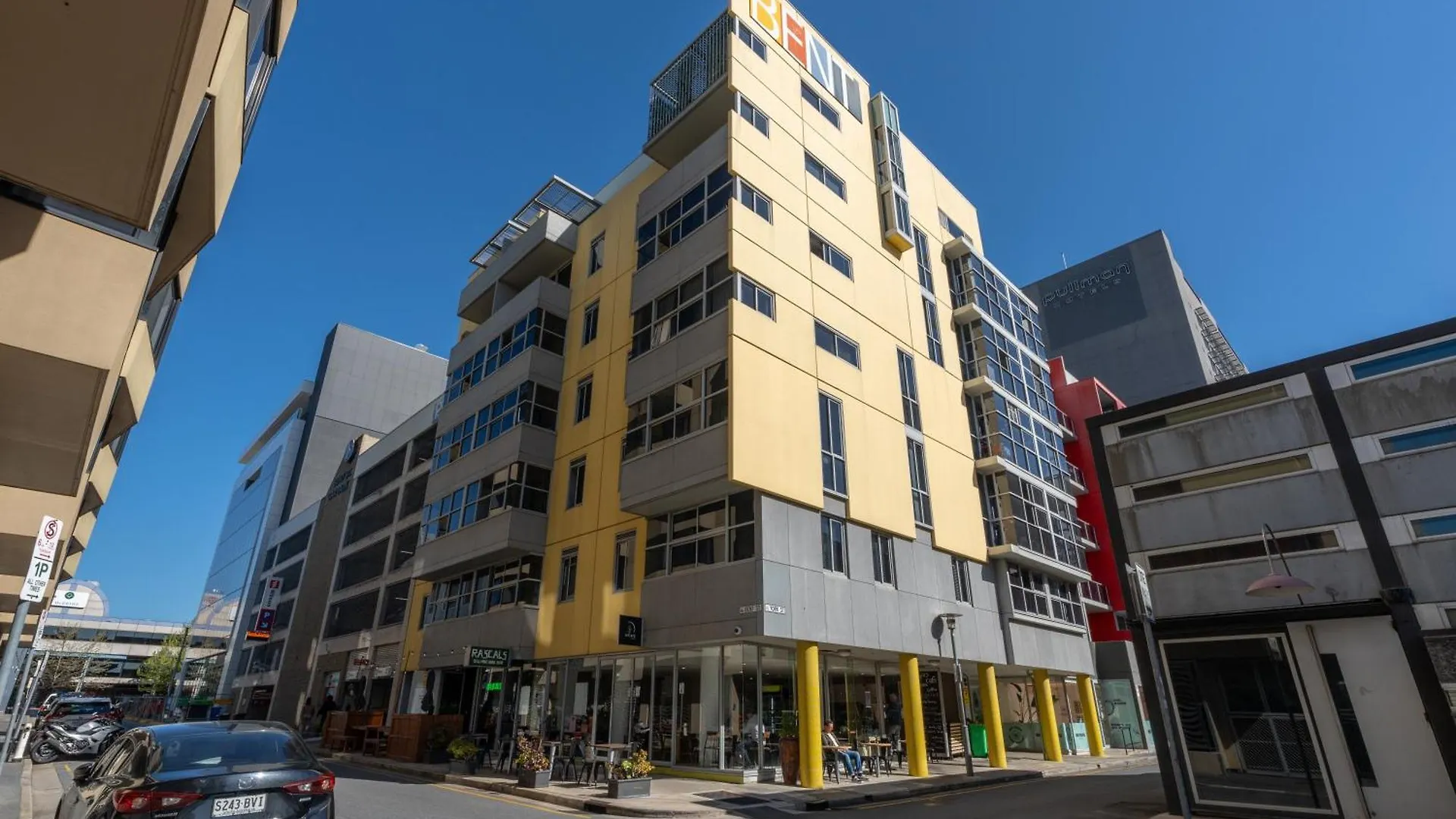 Artful Escape On York - 2X Carpark, Wifi, East End Apartment Adelaide