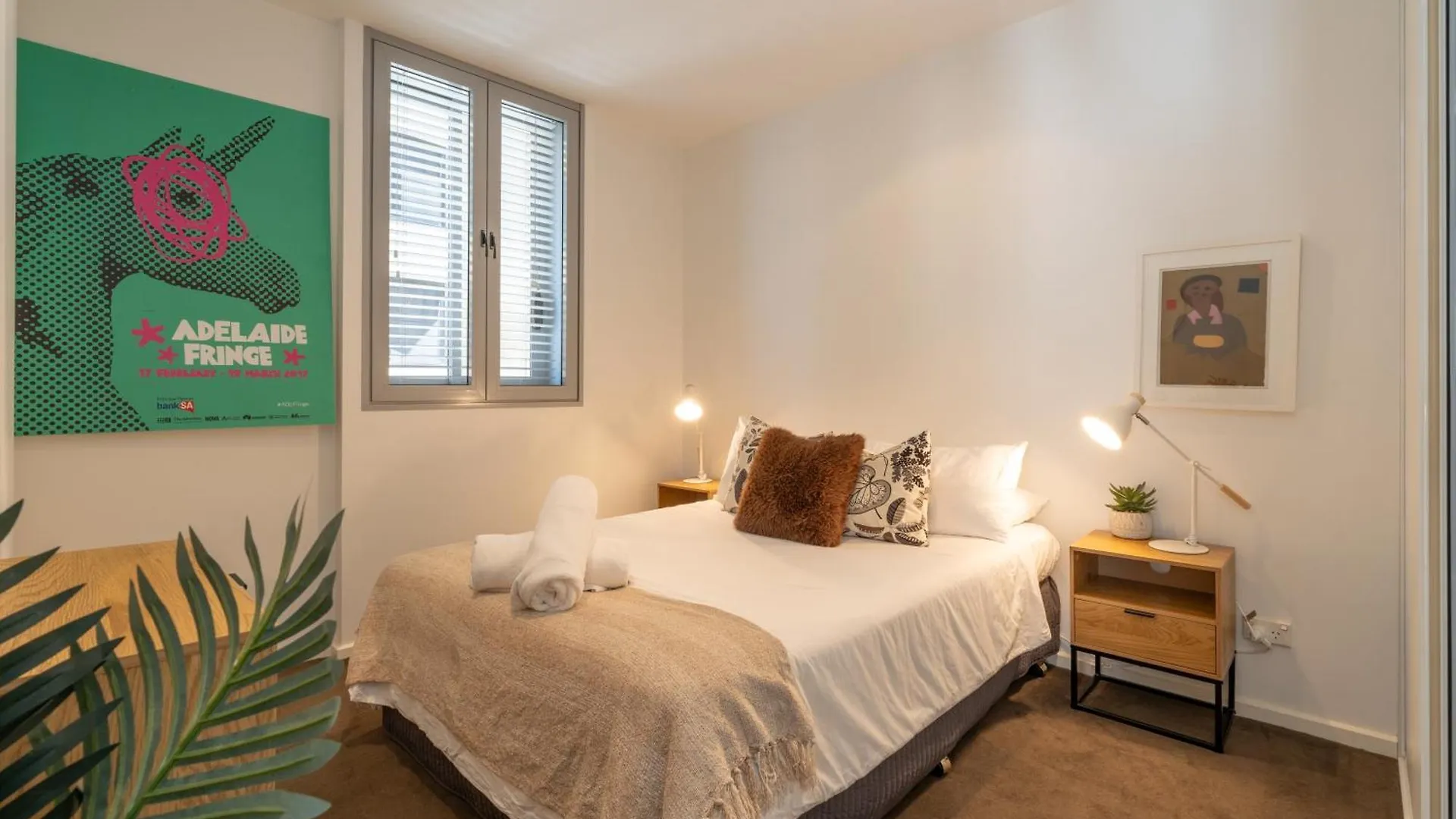 Artful Escape On York - 2X Carpark, Wifi, East End Apartment Adelaide
